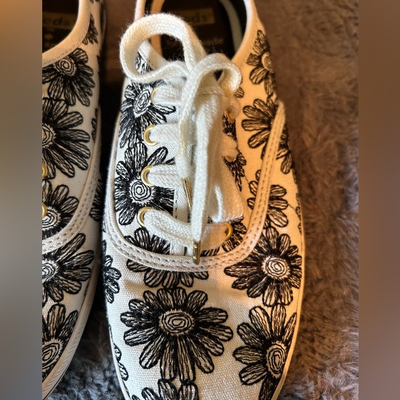 Keds x Kate Spade Black Floral on Cream Sneakers - Picture 8 of 13
